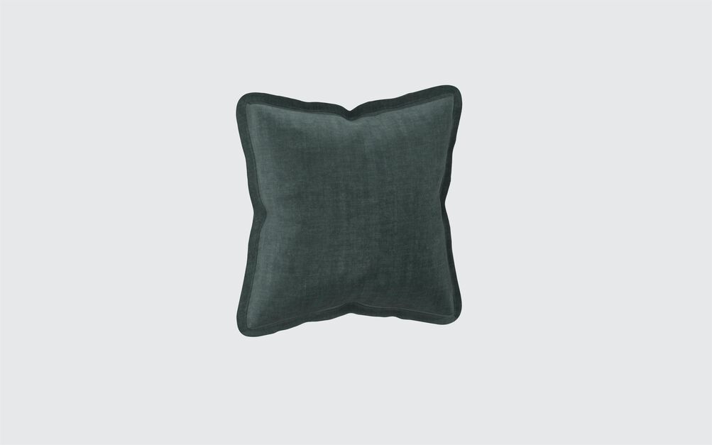 Susano 45 x 45 Cushion | Accessories | ScS